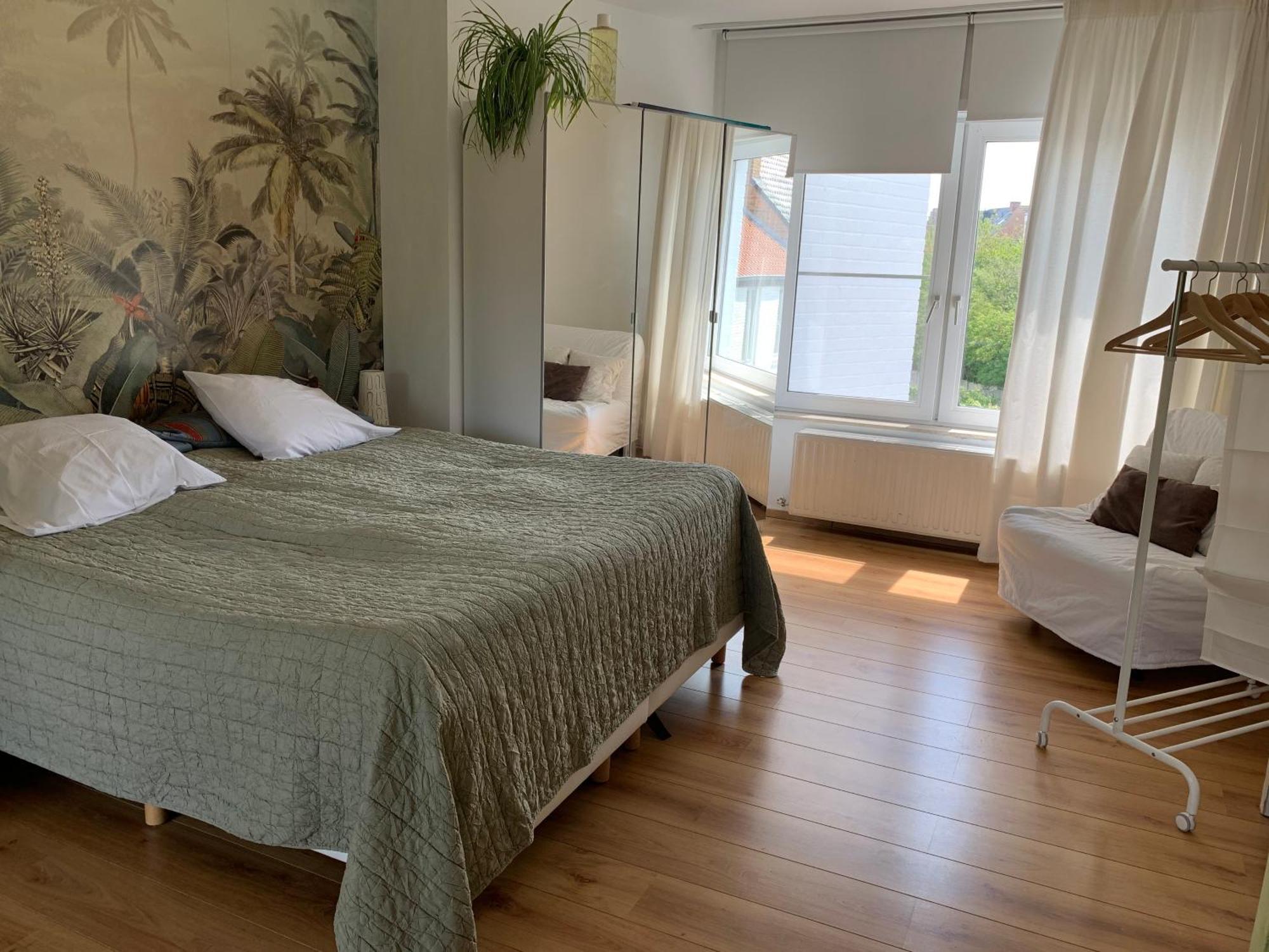 Guesthouse Poppies , Free Parking Остенде Экстерьер фото