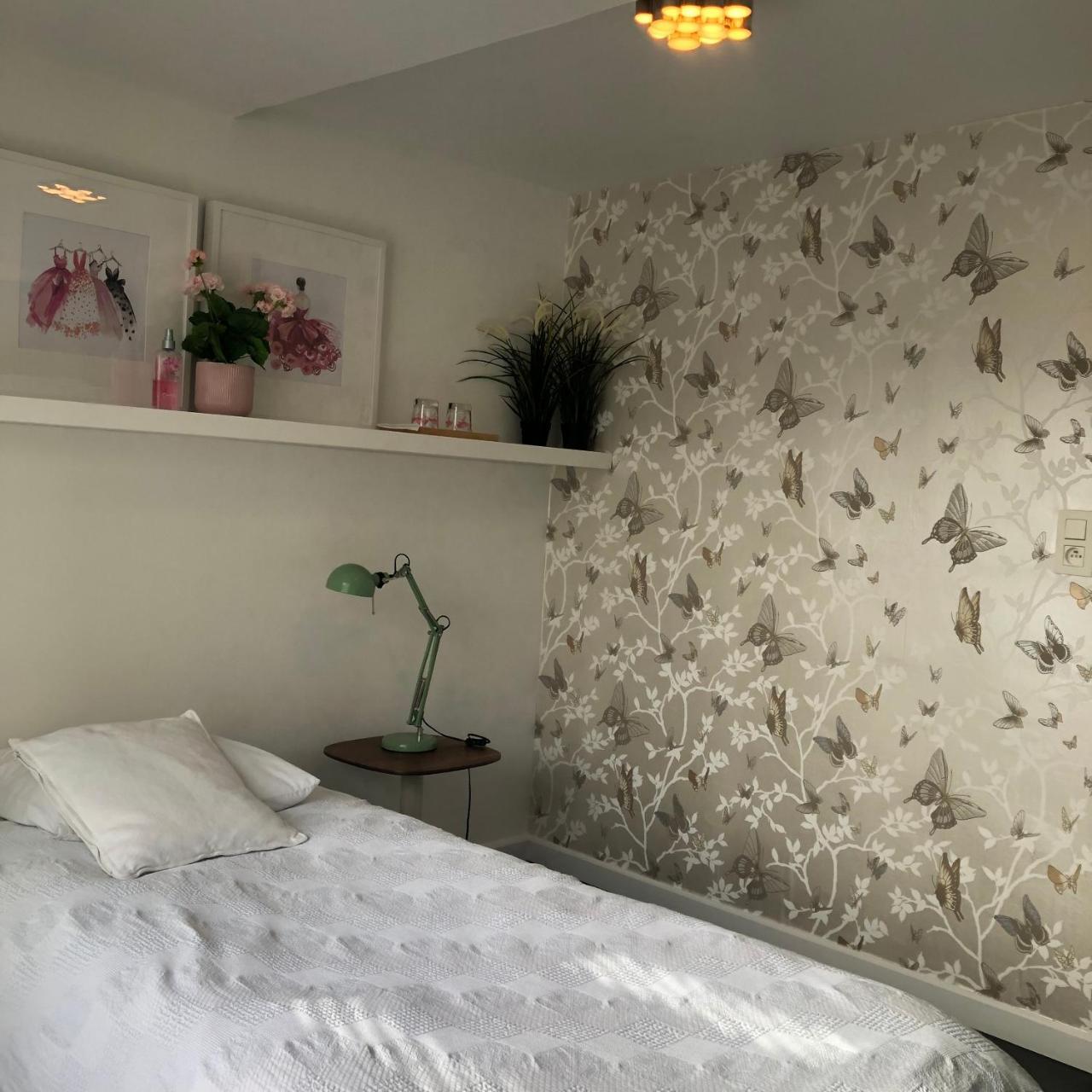 Guesthouse Poppies , Free Parking Остенде Экстерьер фото