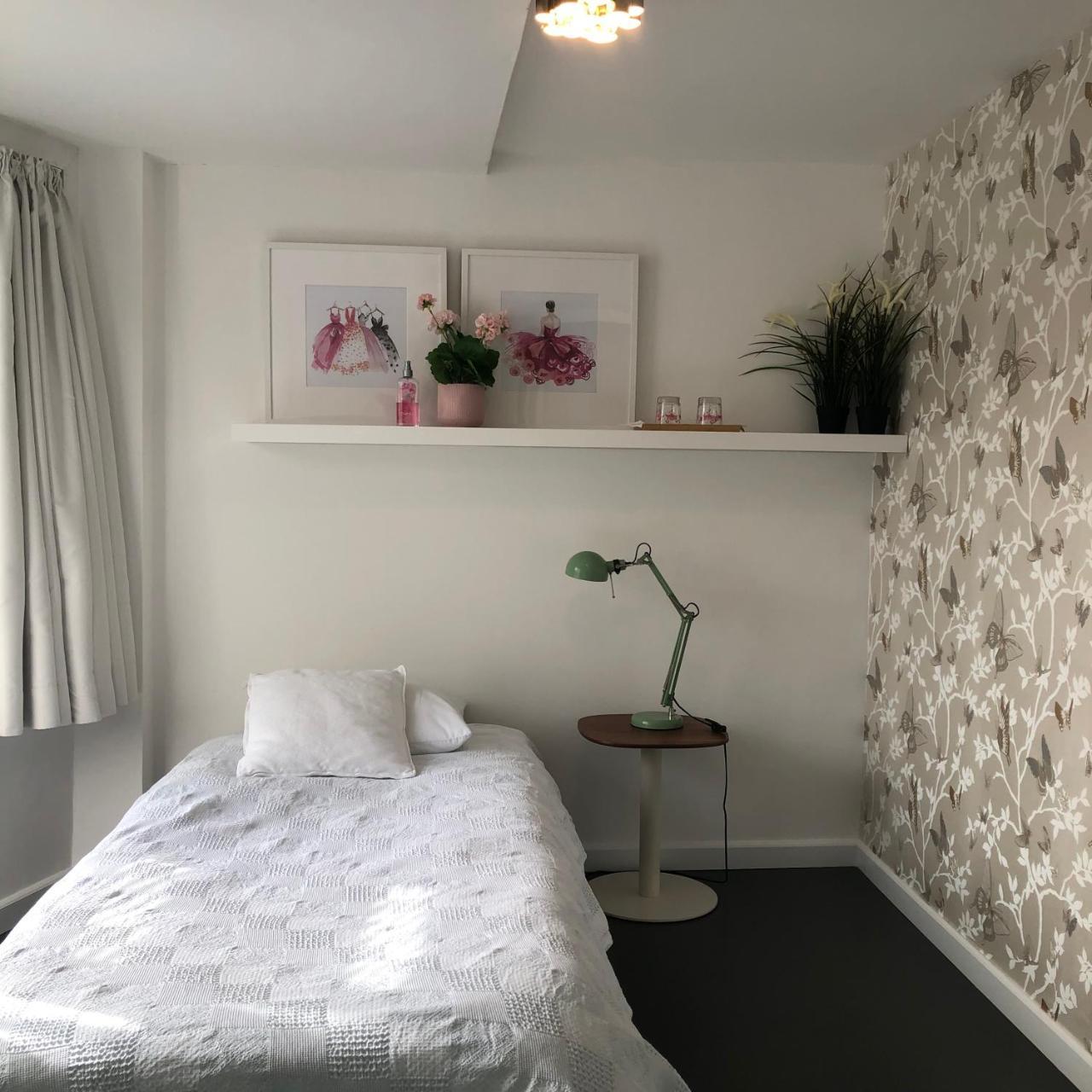 Guesthouse Poppies , Free Parking Остенде Экстерьер фото