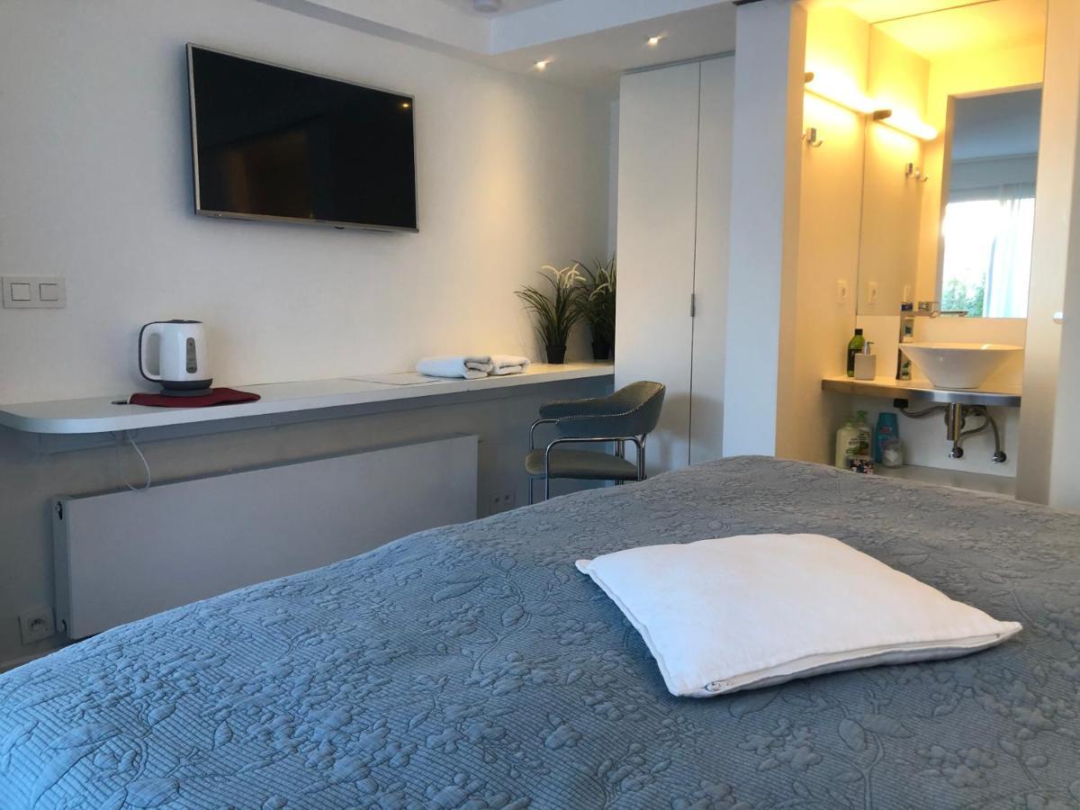 Guesthouse Poppies , Free Parking Остенде Экстерьер фото